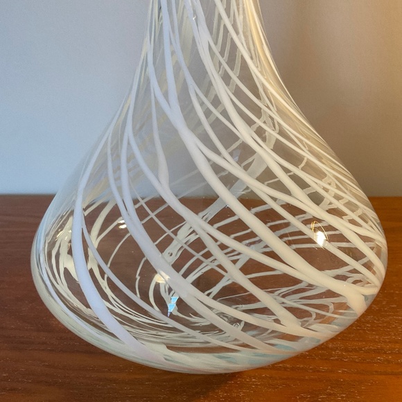 Art Glass Handblown Vase with White Swirl Pattern - Signed P. Stanley - Canada - Picture 6 of 15
